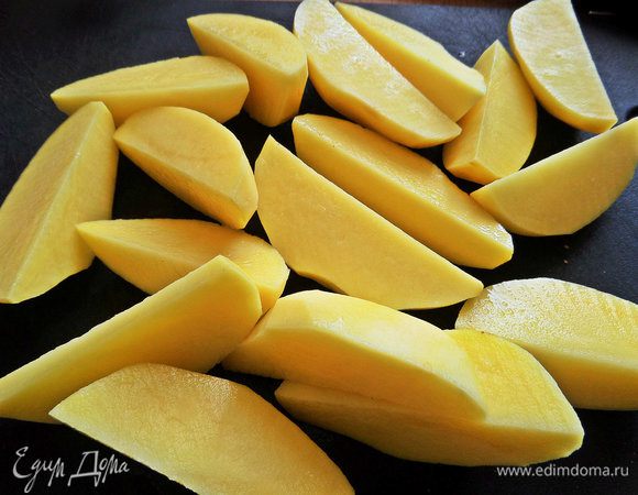 Нарезать примерно на такие ломтики.
