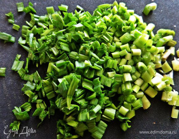 Чесночные ростки тоже.