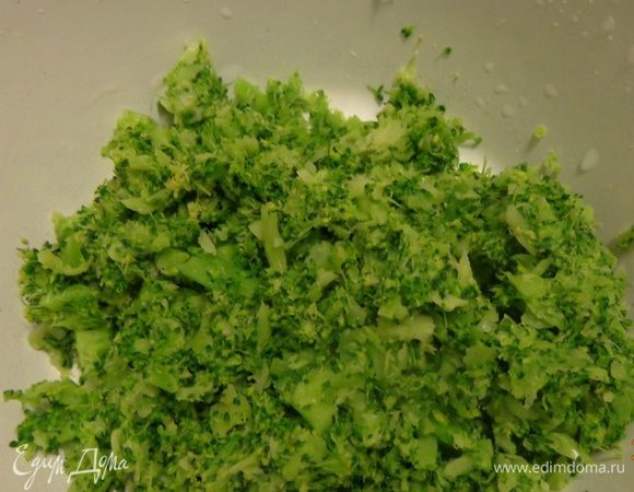 Измельчить капусту в блендере не очень мелко.