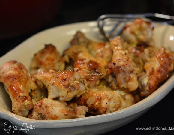 Подаем к столу. Полить остатками соуса. 