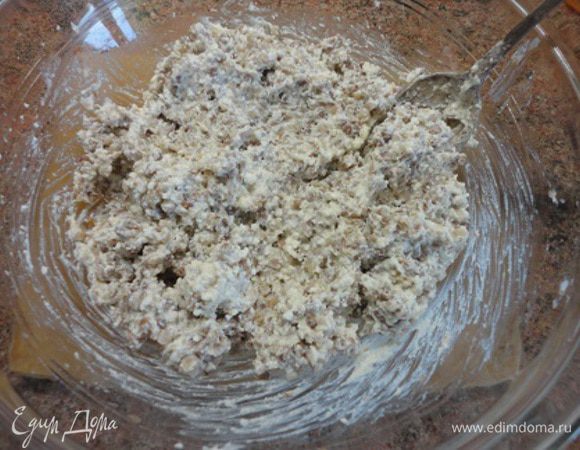 Соединить с готовой гречкой.