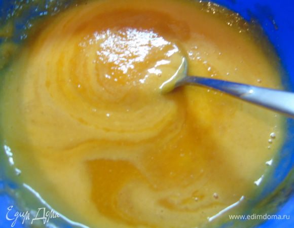 Всю эту массу добавьте к тыкве.