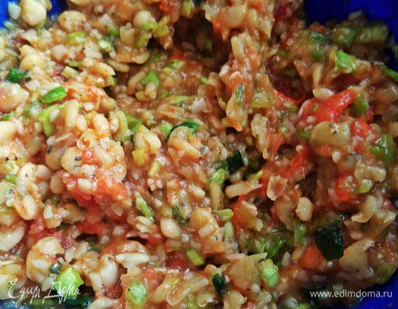 Можно пропустить через мясорубку, попробовать на соль.