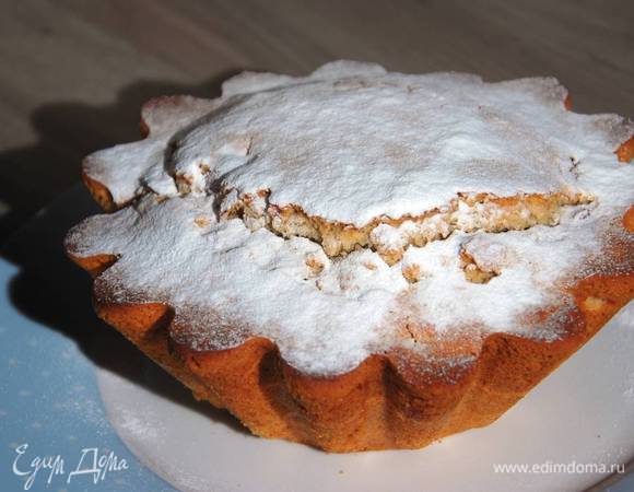 Готовый кекс присыпать сахарной пудрой.