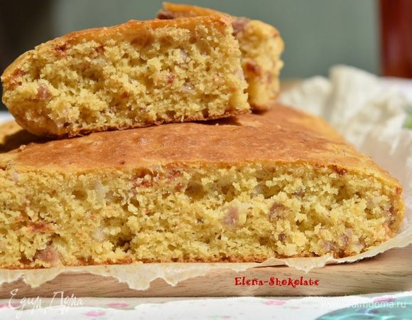 Кекс абсолютно самодостаточен, можно подавать как отдельное блюдо. Или к салату из свежих овощей. 