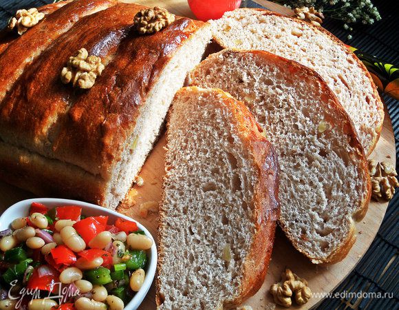 Когда остынет полностью, можно отрезать широкие ломтики.