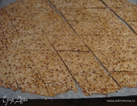 Выпекаем печенье в заранее разогретой духовке до 180°С 15-20 минут.