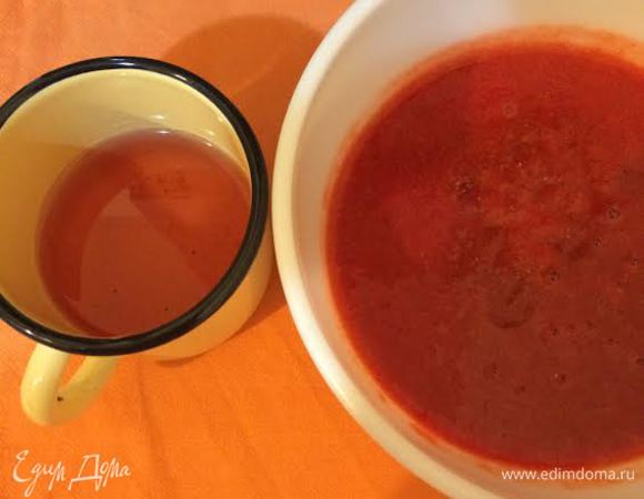 Добавить компот(сок) и перемешать.