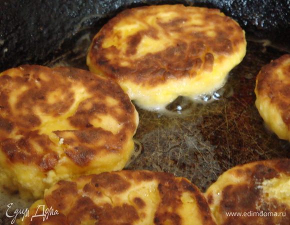 Обжарить с двух сторон. Выложить на бумажное полотенце. Потом на блюдо. Дать остыть и взять в ланч боксе с собой! Куда угодно. Если конечно они доедут и доживут :) Приятной весны Вам и пикников!