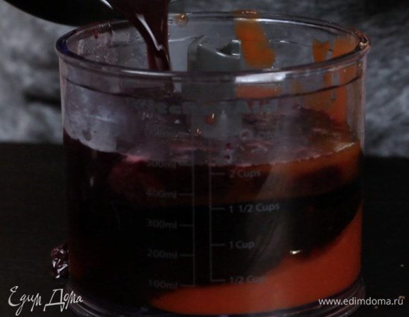 Добавить остальные ингредиенты и взбить блендером до однородности. 