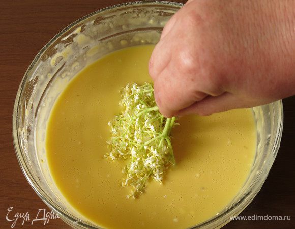 Опускаем соцветие в кляр.