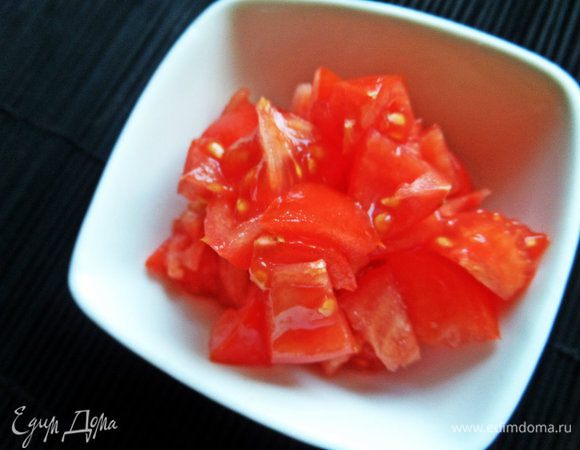 Нарезаем мелкими кубиками.