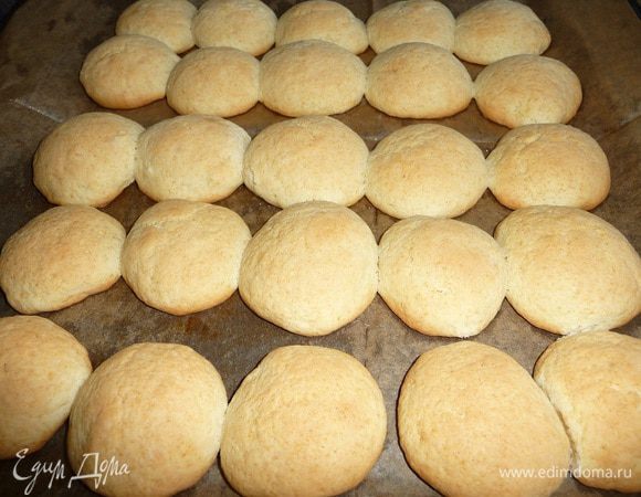 Выпекать в разогретой духовки при 180°C 20-25 минут до румяного состояния. Ориентируйтесь на свою духовку.