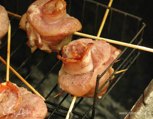 Под воздействием тепла "лепестки" раскрываются.