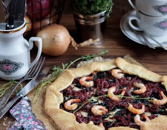 Из фольги вырезаем круг, равный диаметру открытой части галеты. Им мы накрываем начинку. Ставим в духовку на 20 минут. Через 20 минут убираем фольгу и выпекаем еще минут 10. Эта галета вкусна как в горячем, так и в холодном виде. Идеальна как закуска к вину. Но и с чаем совсем неплохо вышло:)