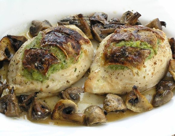 На приготовление этого блюда потрачено минимум времени, всего 37 минут и изысканное блюдо на вашем столе. Вместо грибов можно использовать виноград, слайсы моркови, цуккини, томаты… Главное, чтобы гарнир сочетался с начинкой, а можно и вовсе обойтись без гарнира.