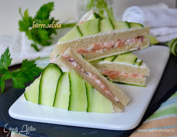 Очень вкусно и нарядно одновременно! 
Кстати, с начинками можно и пофантазировать! ))))