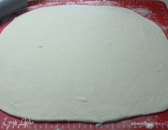 Тесто раскатать 4-5 мм.
