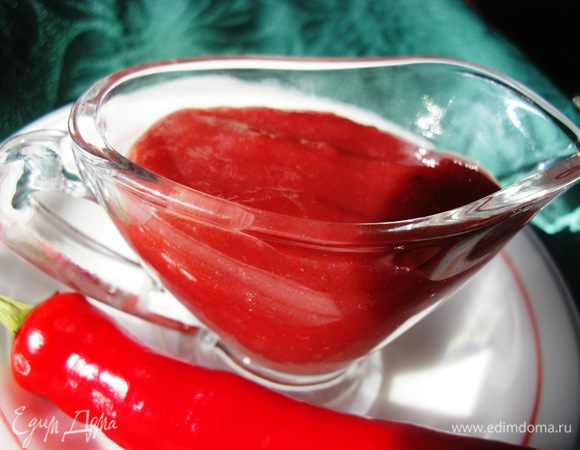 Стоит ли соус пюрировать, решать вам. Я уже много лет готовлю чатни из ревеня... и измельчала блендером, и не измельчала…  в любом случае чатни  получался вкусный и освежающий.