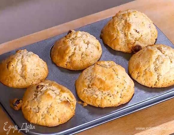 Выпекать маффины в разогретой духовке 20 минут.