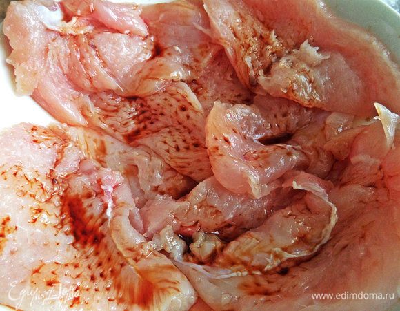 Отбить и полить соевым соусом.