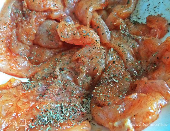 Также сухой зеленью.