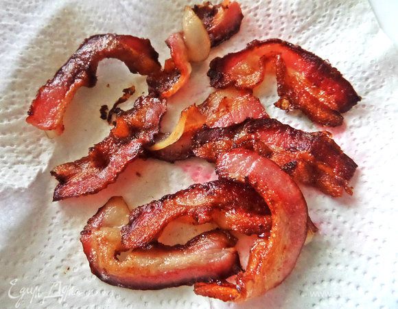 Обжарить до хруста, переложить на салфетку.