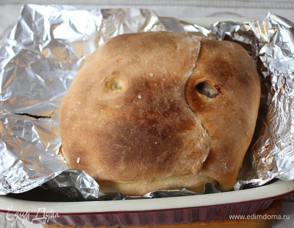 Запекать при 180°C в течение 2 часов. Если тесто будет быстро румяниться, прикройте его краями фольги.