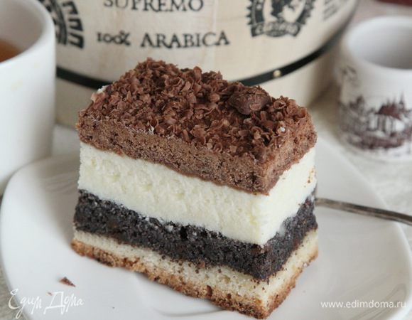 Наливаем себе чай или кофе и наслаждаемся приятным во всех отношениях пирожком. Смачного!