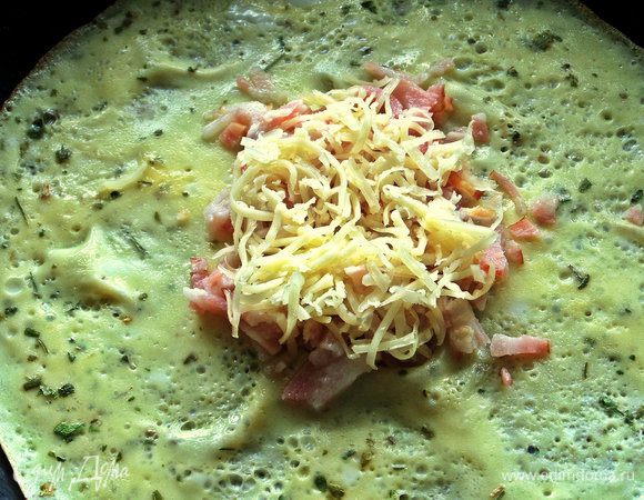 Сверху прикроем сыром.