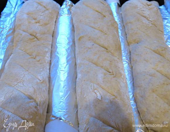 Оставляем на 1 час, делаем надрезы и ставим на 220°С на 30 минут.