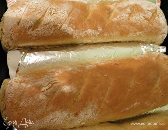 Достаем буханочки, даем немного остыть и кладем на решетку. Приятного аппетита!