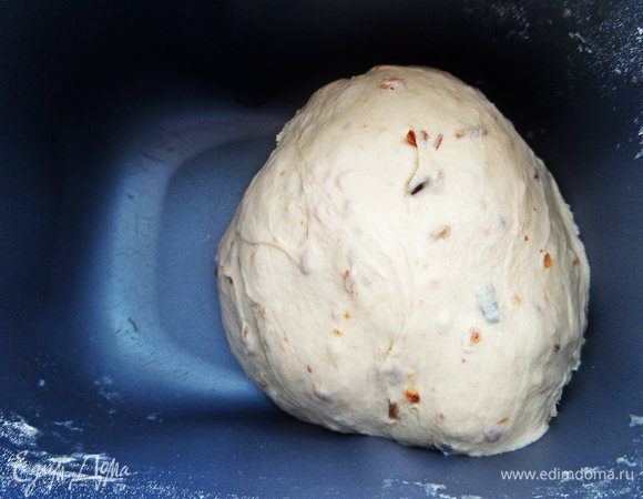 Вот такой комочек теста был вначале.