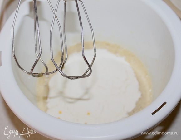 Затем добавьте все сухие ингредиенты.