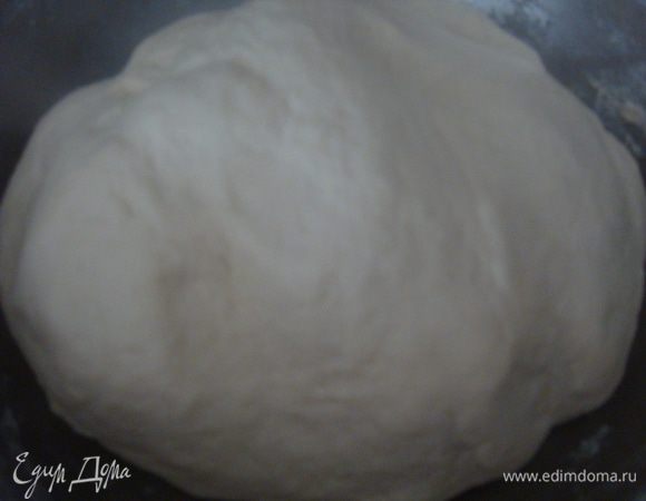 Тесто оставляем на 10-15 минут отдохнуть.