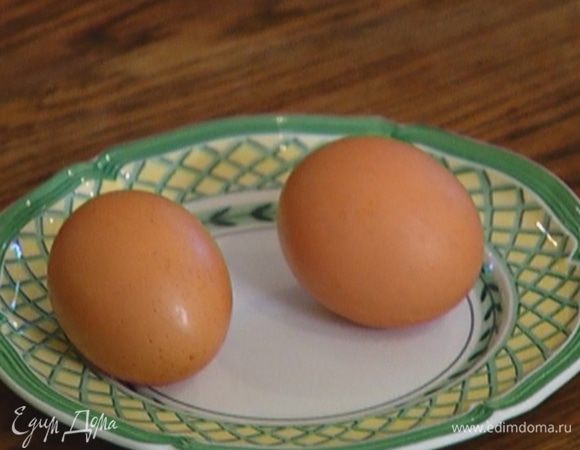 Яйца отварить «в мешочек».