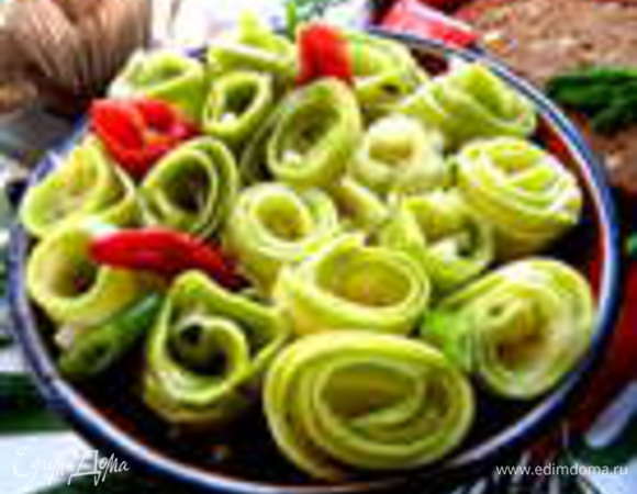 А здесь аналогичное маринование молодых кабачков,кому интересно: http://www.edimdoma.ru/retsepty/65903-marinovannye-rolly-iz-molodyh-kabachkov