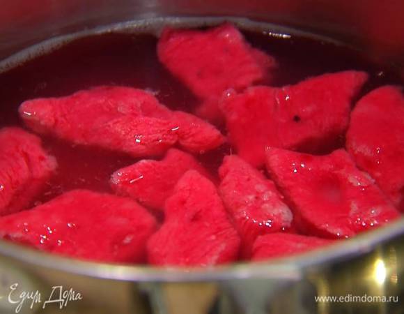 Отваривать ньокки в кипящей подсоленной воде.