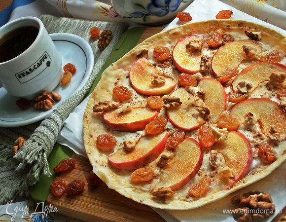 Посыпаем готовую орехами и подаем на завтрак.