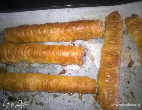 Выпекать в предварительно разогретой духовке при температуре 180°С в течение примерно 20 минут.