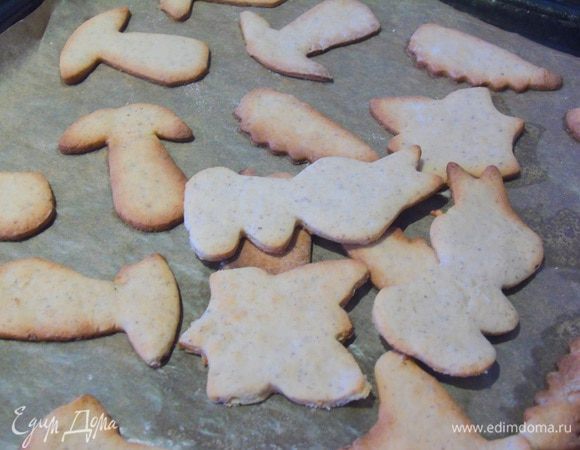 Выпекаем в разогретой до 175°C 12-15 минут на пергаменте.