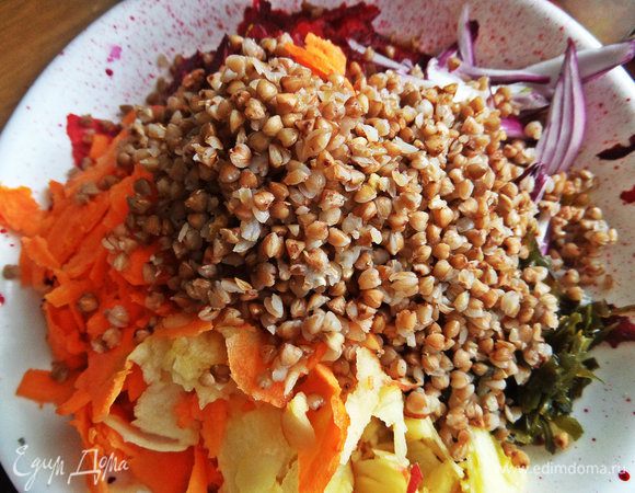 Всыпаем гречку. Количество-на ваше усмотрение.