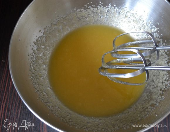 И взбить миксером до гладкой массы, минуты 2.