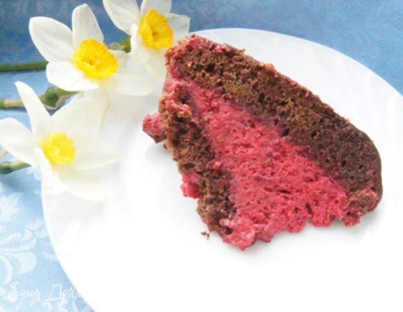 Кусочек нежного шоколадно-вишневого торта с легкой кислинкой!
Приятного чаепития!