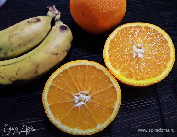 Апельсин моем, но не чистим, он нам нужен целиком!