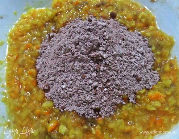 Высыпаем сухой состав в мокрый.