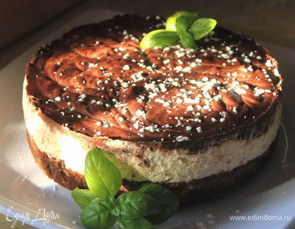 Через 2 часа тортик можно кушать (я люблю оставлять такое на ночь),
Приятного аппетита! 
Легкого, сладкого, вкусного....
По-настоящему — летнего! :)