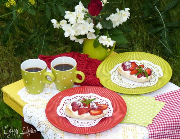 Готово! Остается заварить кофе или чай, и пусть весь мир подождет — наслаждайтесь!
Приятного аппетита!!