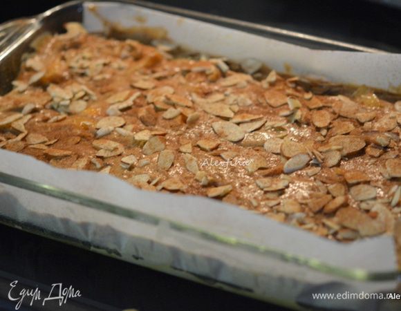 Готовому кексу дать остыть. 
Посыпать сахарной пудрой по желанию.