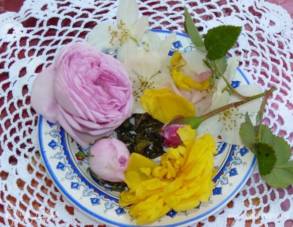 Возьмите 2 чайные ложки зеленого чая.